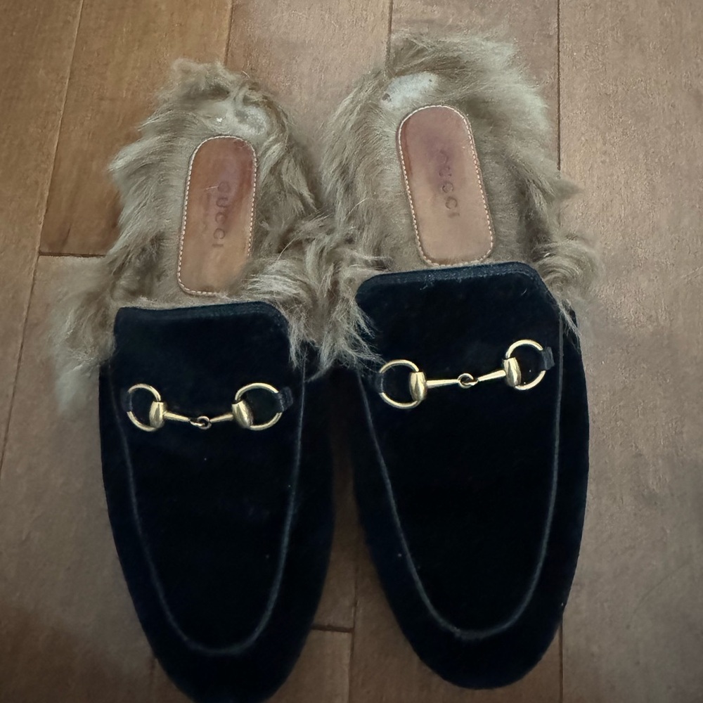 ❤️❤️GUCCI black velvet size 7 Princetown Mules loader slides ❤️❤️